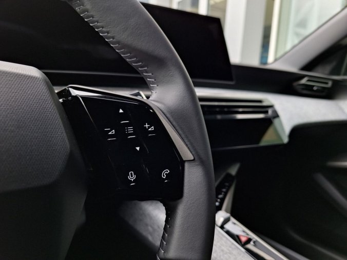 Peugeot 5008, Peugeot 5008 ALLURE Hybrid 145 e-DCS6, barva modrá