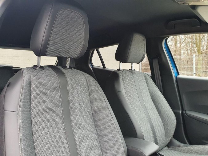 Peugeot 2008, Peugeot 2008 ALLURE 1.2 T 100k MAN6, barva bílá