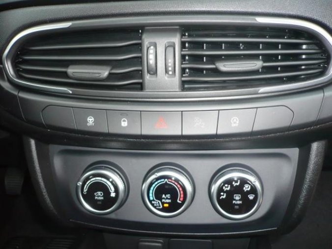 Fiat Tipo, HB 1.0 100k, barva červená