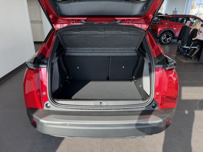 Peugeot 2008, Peugeot 2008 Allure Turbo 100 koní, barva červená