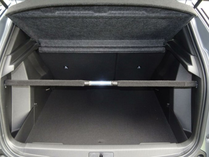 Peugeot 2008, Peugeot 2008 ALLURE Hybrid 145k e-DCS6, barva šedá