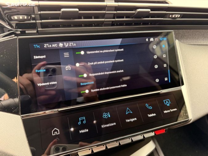 Peugeot 408, Peugeot 408 ALLURE Hybrid 145 e-DCS6, barva bílá