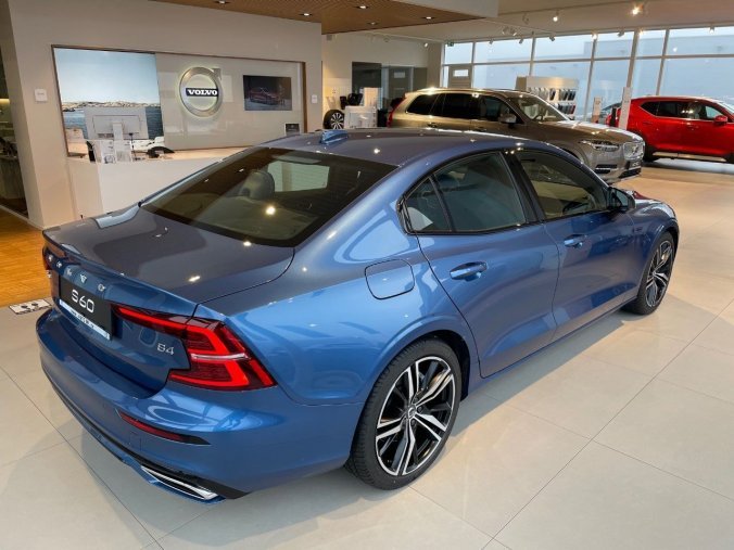 Volvo S60, sedan, R-DESIGN Sedan 2,0 B4 Mild-Hybrid, barva modrá