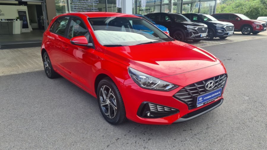 Hyundai i30, 1,5i 81 kW MT, barva červená