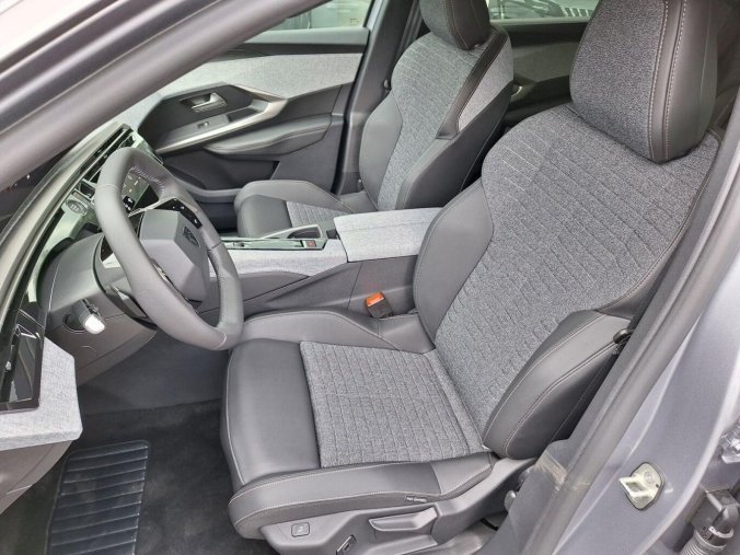 Peugeot 5008, Peugeot 5008 ALLURE Hybrid 145 e-DCS6, barva šedá