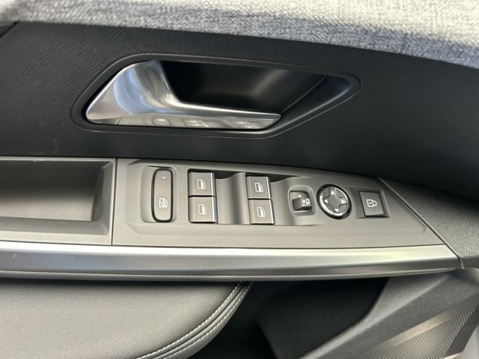 Peugeot 5008, Peugeot 5008 E-5008 GT - masážní sedadla, barva šedá