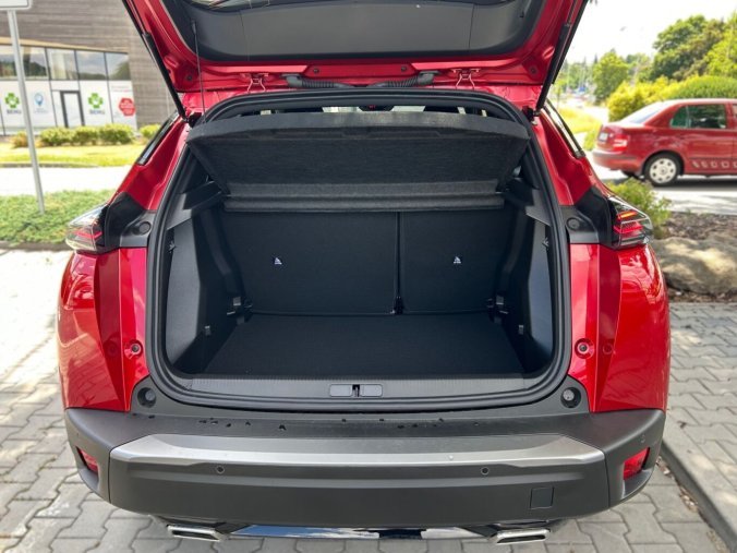 Peugeot 2008, Peugeot 2008 2008 ALLURE 100k MAN6, barva červená