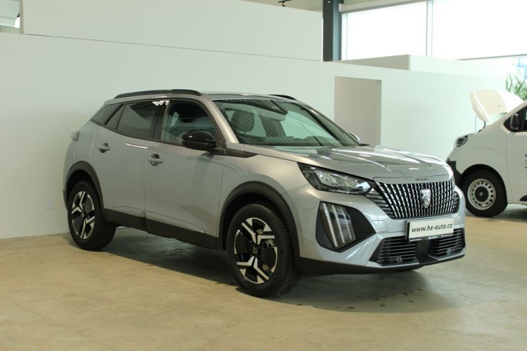 Peugeot 2008, Peugeot 2008 ALLURE Hybrid 136 e-DCS6, barva stříbrná