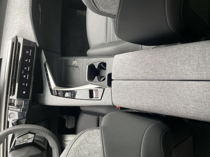 Peugeot 3008, Peugeot 3008 ALLURE Hybrid 145 e-DCS6, barva modrá