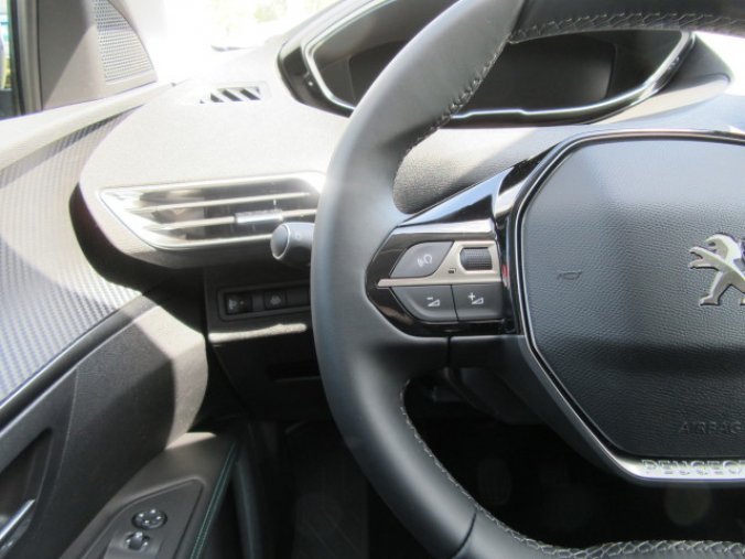 Peugeot 3008, ALLURE 1.2 PureTech 130k, barva modrá