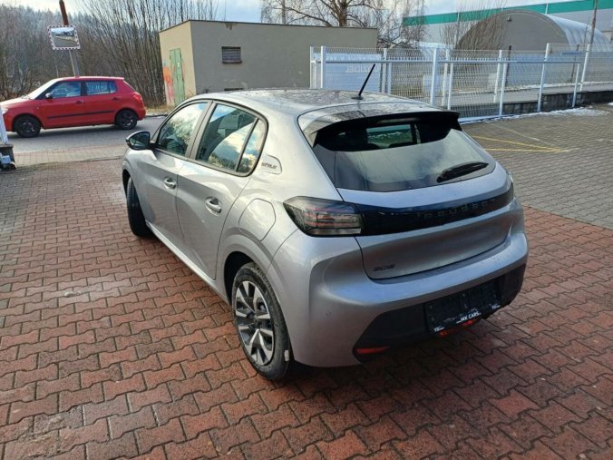 Peugeot 208, Peugeot 208 Style PureTech 1.2 7 let zár., barva šedá