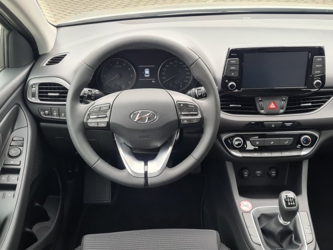 Hyundai i30, 1,0 T-GDI 88 kW MT, barva stříbrná