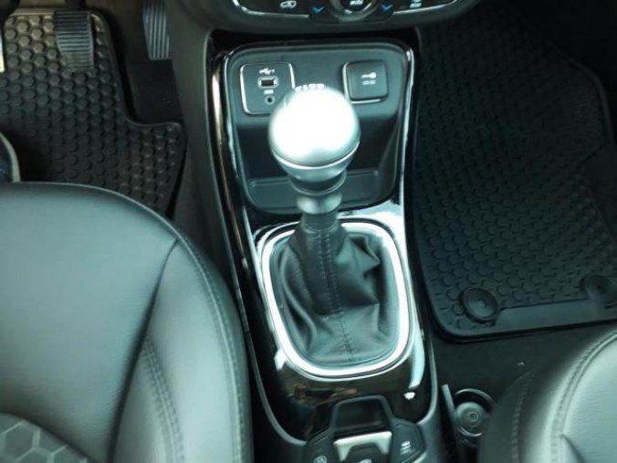 Jeep Compass, 1.3 130 PS BLACK nový model !, barva červená