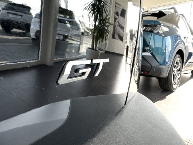 Peugeot 2008, Peugeot 2008 GT HYBRID 136k, Automat, barva černá