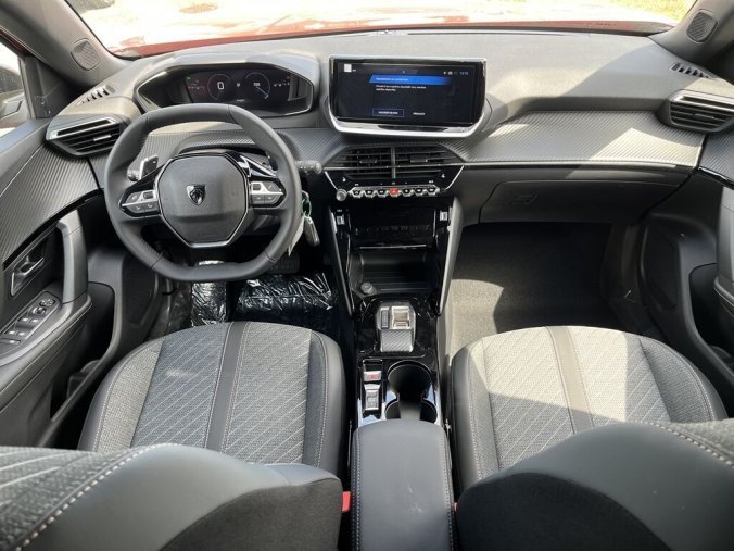 Peugeot 2008, Peugeot 2008 ALLURE PureTech 130 S&S EAT8, barva červená