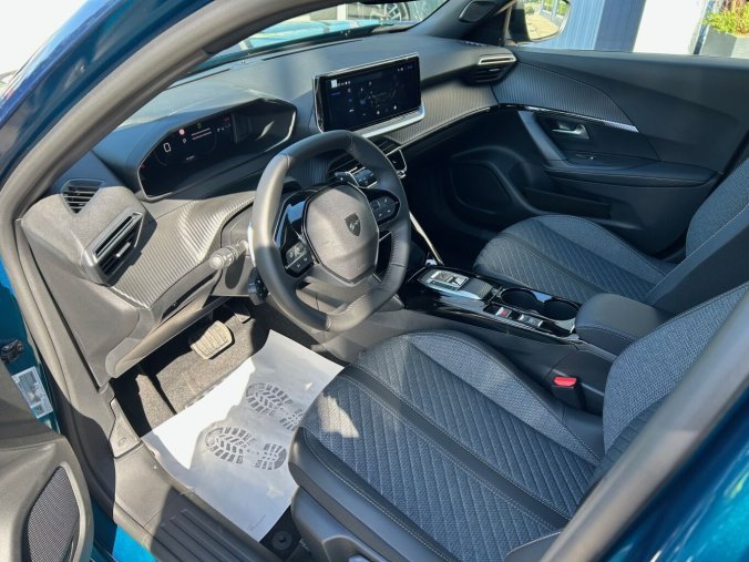 Peugeot 2008, Peugeot 2008 ALLURE Hybrid 145k e-DCS6, barva modrá