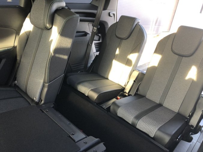 Peugeot 5008, Allure PACK 1.2 PureTech 130 S&S MAN6, barva šedá