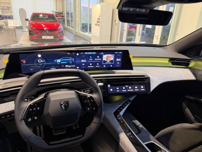 Peugeot 3008, Peugeot 3008 GT Hybrid 145 e-DCS6, barva modrá