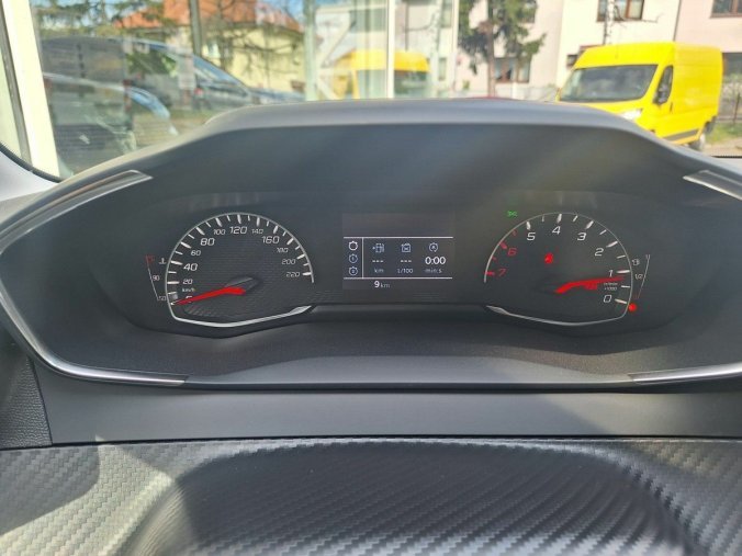 Peugeot 208, Peugeot 208 STYLE 1.2 PT 100K MAN6, barva žlutá