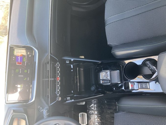 Peugeot 2008, Peugeot 2008 GT Elektromotor 115 kW / 156 k (Baterie 54 kWh), barva šedá
