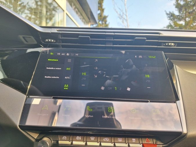Peugeot 408, Peugeot 408 GT Hybrid 145 e-DCS6, barva bílá