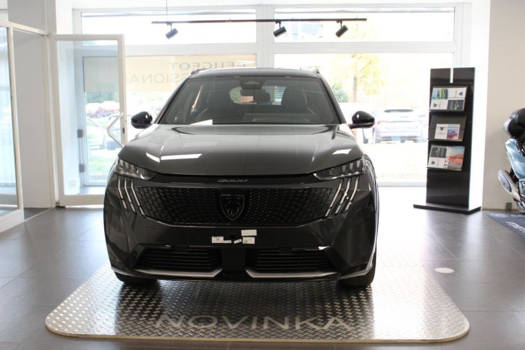 Peugeot 5008, Peugeot 5008 GT Plug-in HYBRID 195k e-DCS7, barva černá