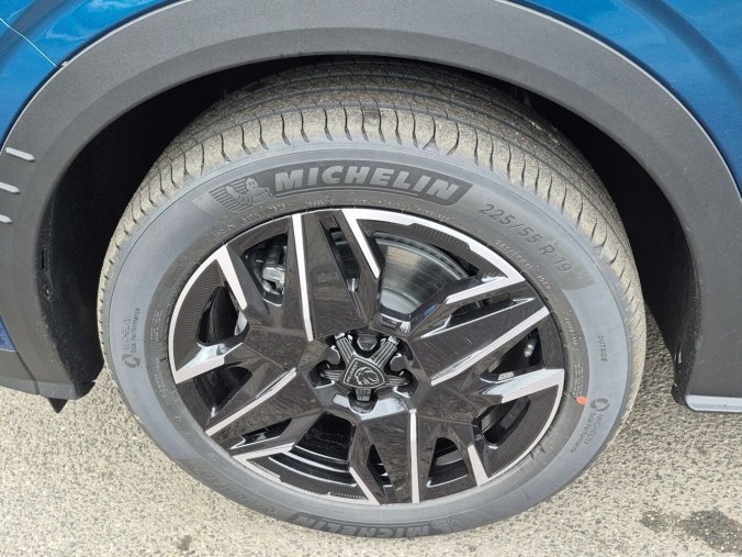 Peugeot 5008, Peugeot 5008 ALLURE Hybrid 145 e-DCS6, barva modrá
