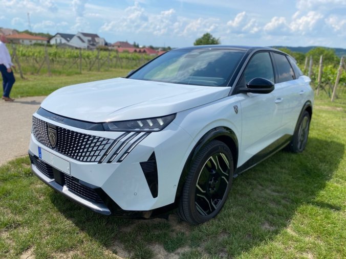 Peugeot 3008, Peugeot 3008 GT Hybrid 136 e-DCS6 - 7353, barva bílá