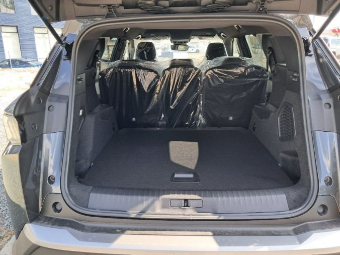 Peugeot 5008, Peugeot 5008 5008 ALLURE Hybrid 145 e-DCS6-, barva šedá
