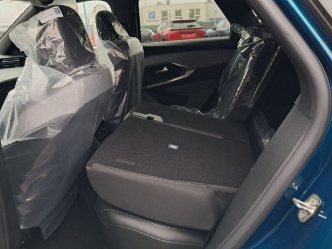 Peugeot 3008, Peugeot 3008 3008 GT Hybrid 145 e-DCS6, barva modrá