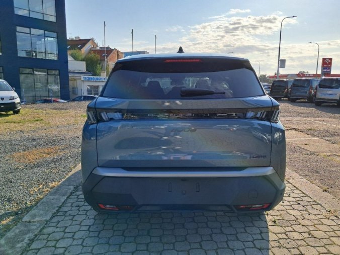 Peugeot 5008, Peugeot 5008 5008 ALLURE Hybrid 145 e-DCS6, barva modrá