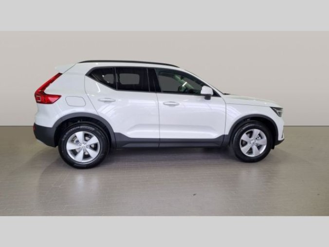 Volvo XC40, T2 1.5L 129 HP AT8 FWD ESSENTI, barva bílá