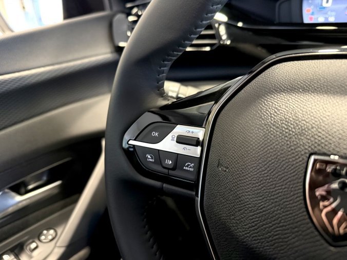 Peugeot 308, Peugeot 308 SW STYLE HYBRID 145k, Automat, barva černá