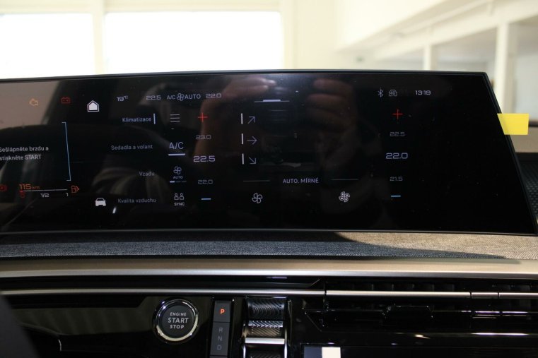 Peugeot 5008, Peugeot 5008 GT Hybrid 136 e-DCS6, barva modrá