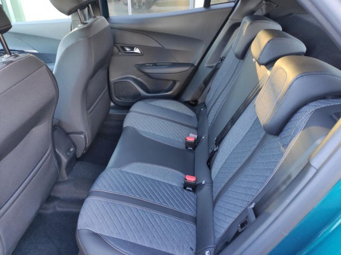 Peugeot 2008, Peugeot 2008 ALLURE 1.2 100k MAN6 2x kamera, barva modrá