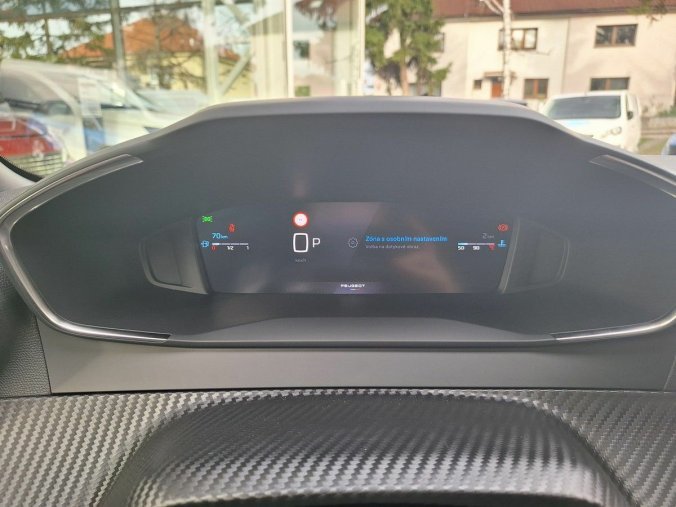Peugeot 2008, Peugeot 2008 ALLURE Hybrid 136 e-DCS6, barva červená