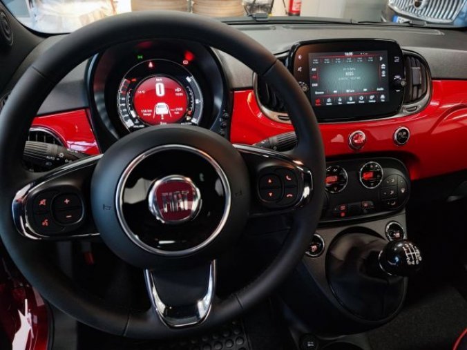 Fiat 500, RED 1.0 BSG HYBRID 70k, barva červená