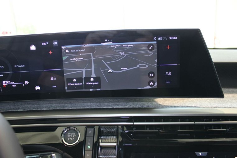 Peugeot 5008, Peugeot 5008 ALLURE Hybrid 136 e-DCS6, barva stříbrná