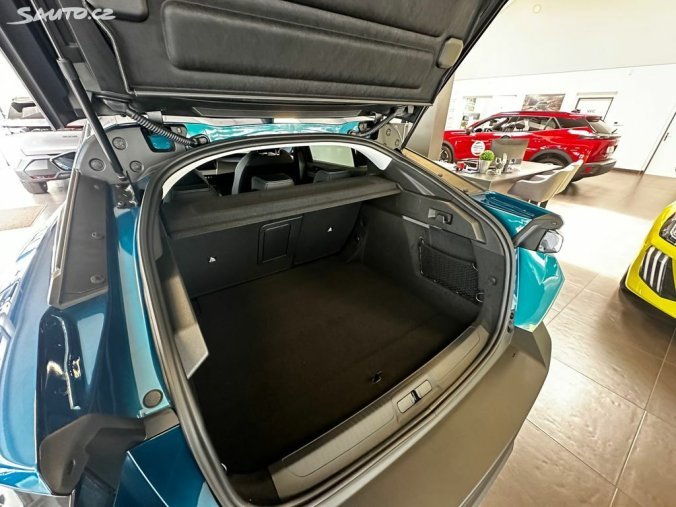 Peugeot 408, Peugeot 408 ALLURE Hybrid 145k e-DCS6, barva modrá