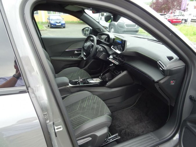Peugeot 2008, Peugeot 2008 GT PureTech 130k EAT8, barva šedá