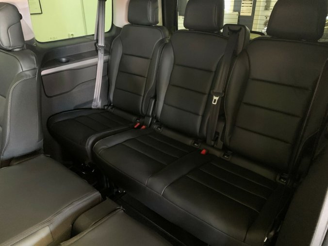 Peugeot Traveller, Peugeot Traveller Allure Standard, barva šedá