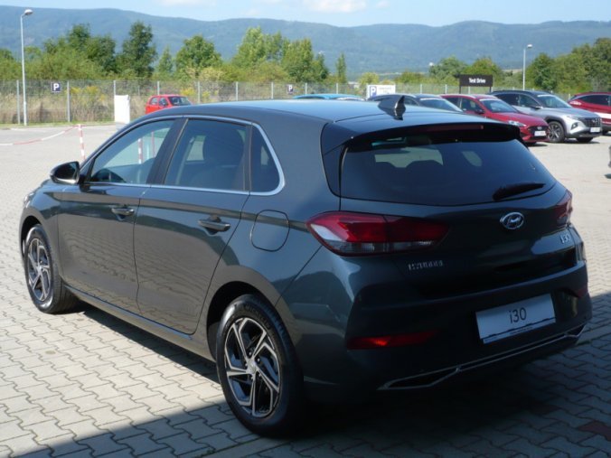 Hyundai i30, 1,5 T-GDI 117 kW iMT MHEV, barva šedá