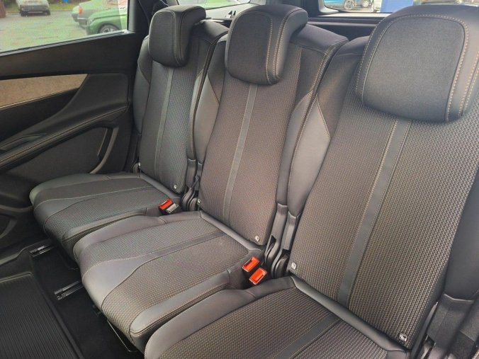 Peugeot 5008, Peugeot 5008 GT 1.5 BHDi 130k EAT8, barva bílá