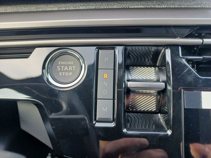 Peugeot 5008, Peugeot 5008 GT Hybrid 136 e-DCS6, barva modrá