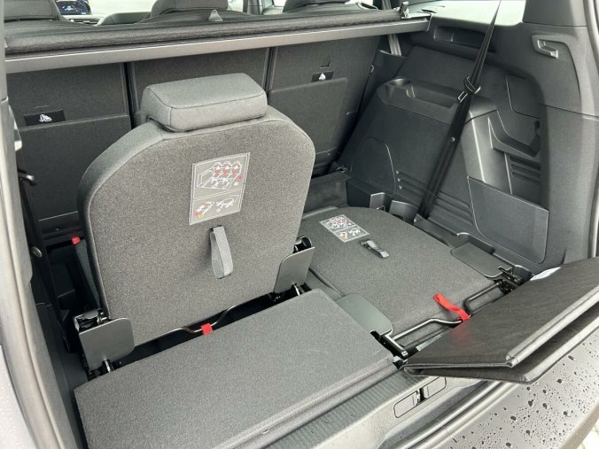 Peugeot 5008, Peugeot 5008 Active Pack 1.5 BlueHDi EAT8, barva šedá