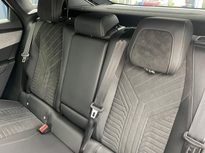 Peugeot 3008, Peugeot 3008 GT Hybrid 145 e-DCS6, barva černá