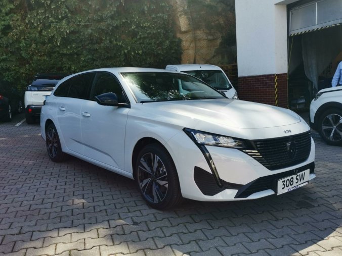 Peugeot 308, Peugeot 308 SW ALLURE Hybrid 136 e-DCS6, barva oranžová