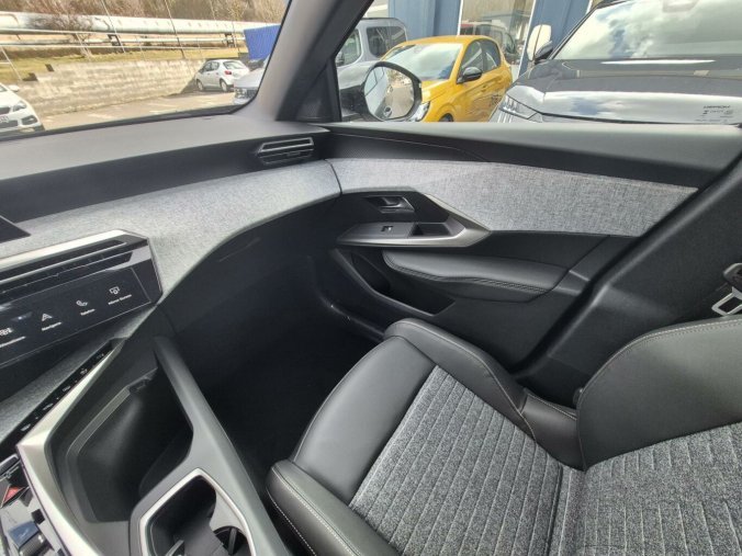 Peugeot 5008, Peugeot 5008 ALLURE Hybrid 145 e-DCS6, barva šedá