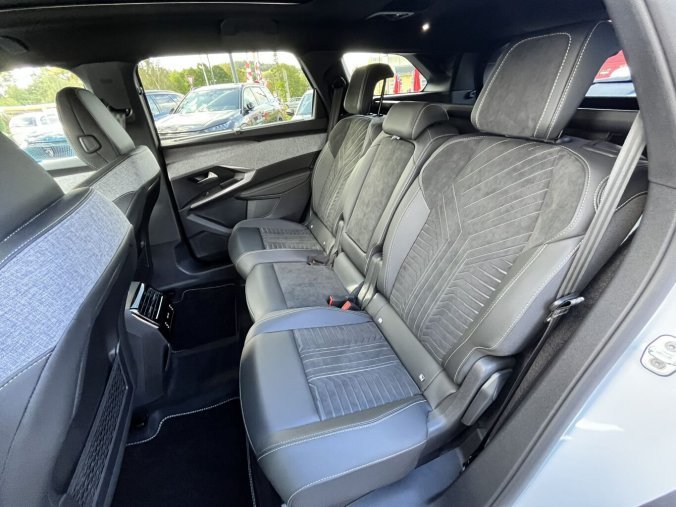 Peugeot 5008, Peugeot 5008 GT Hybrid 145 e-DCS6, barva bílá