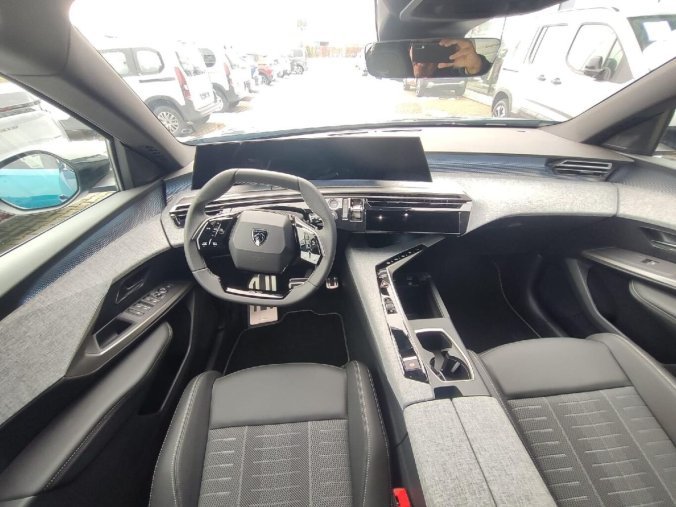 Peugeot 3008, Peugeot 3008 GT 1.2 HY 145k AUT 6, barva modrá